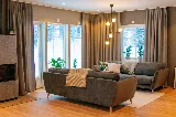 Måttsydd gardin i hemmiljö